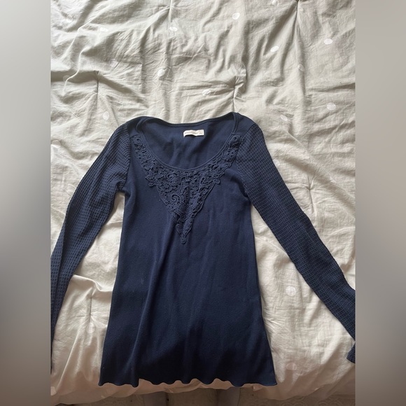 Ambercrombie and Fitch Longsleeve Top - Picture 1 of 2